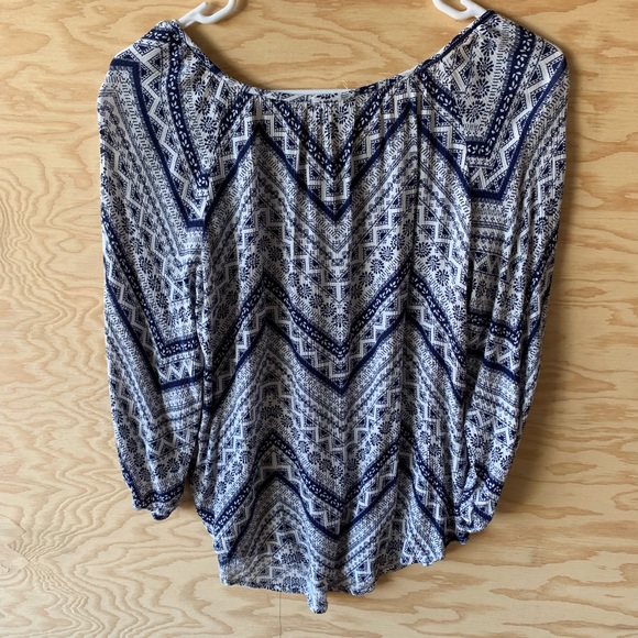 Off the shoulder long sleeve - Picture 2 of 2